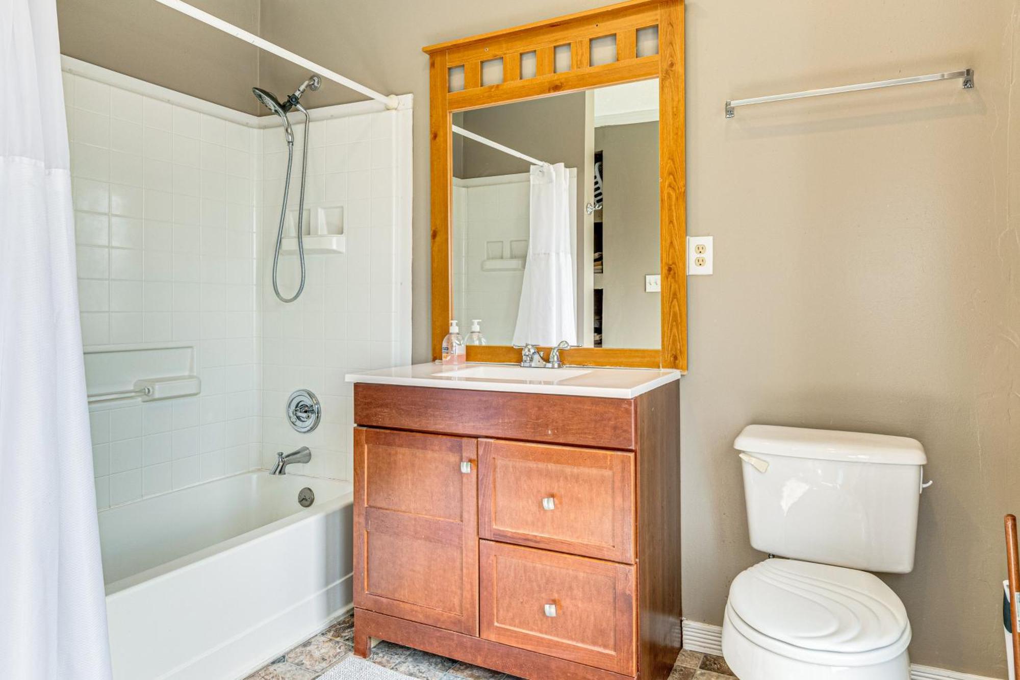 The Junction Victorian Home In Quaint Fortville! Extérieur photo