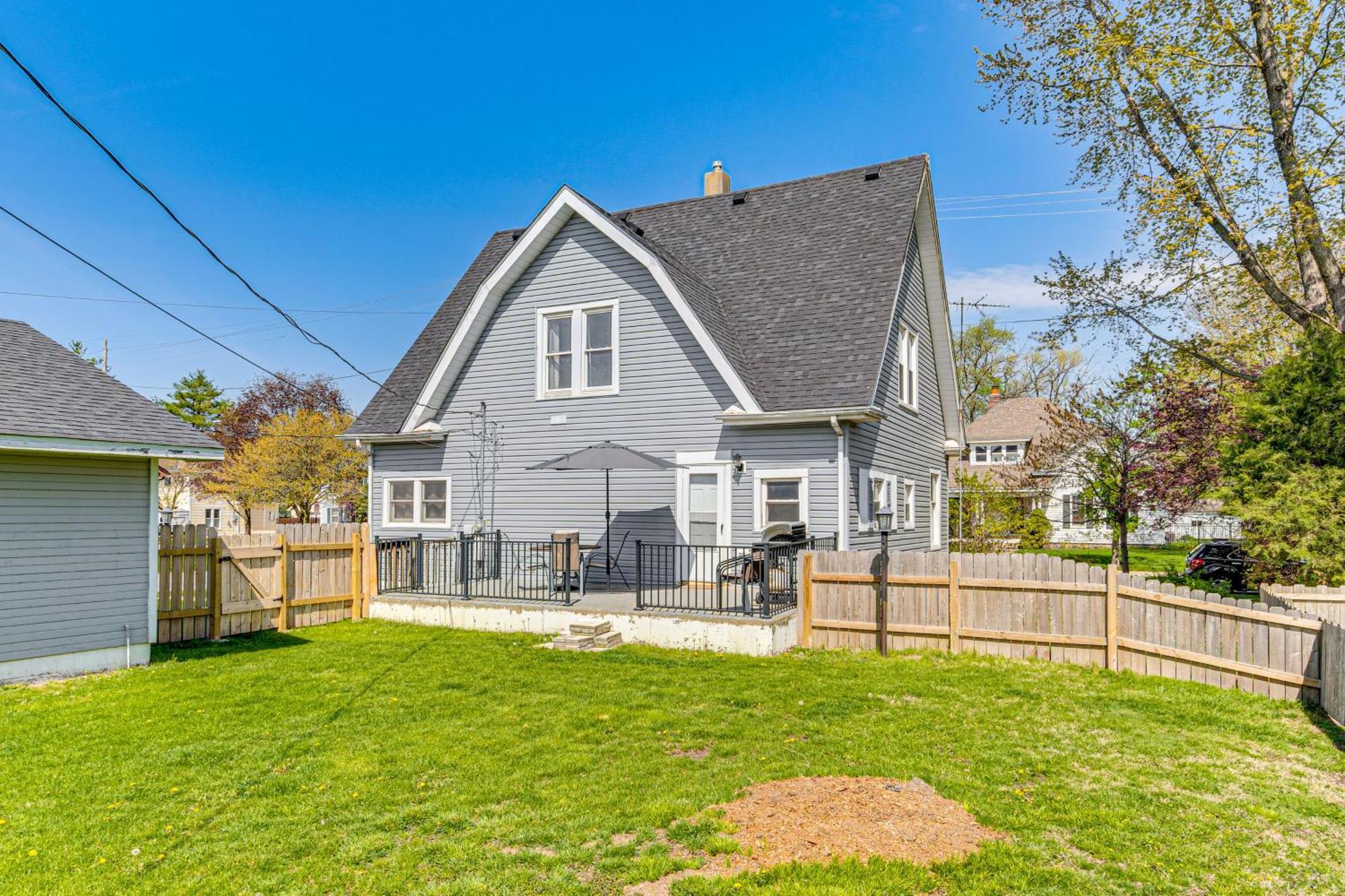 The Junction Victorian Home In Quaint Fortville! Extérieur photo