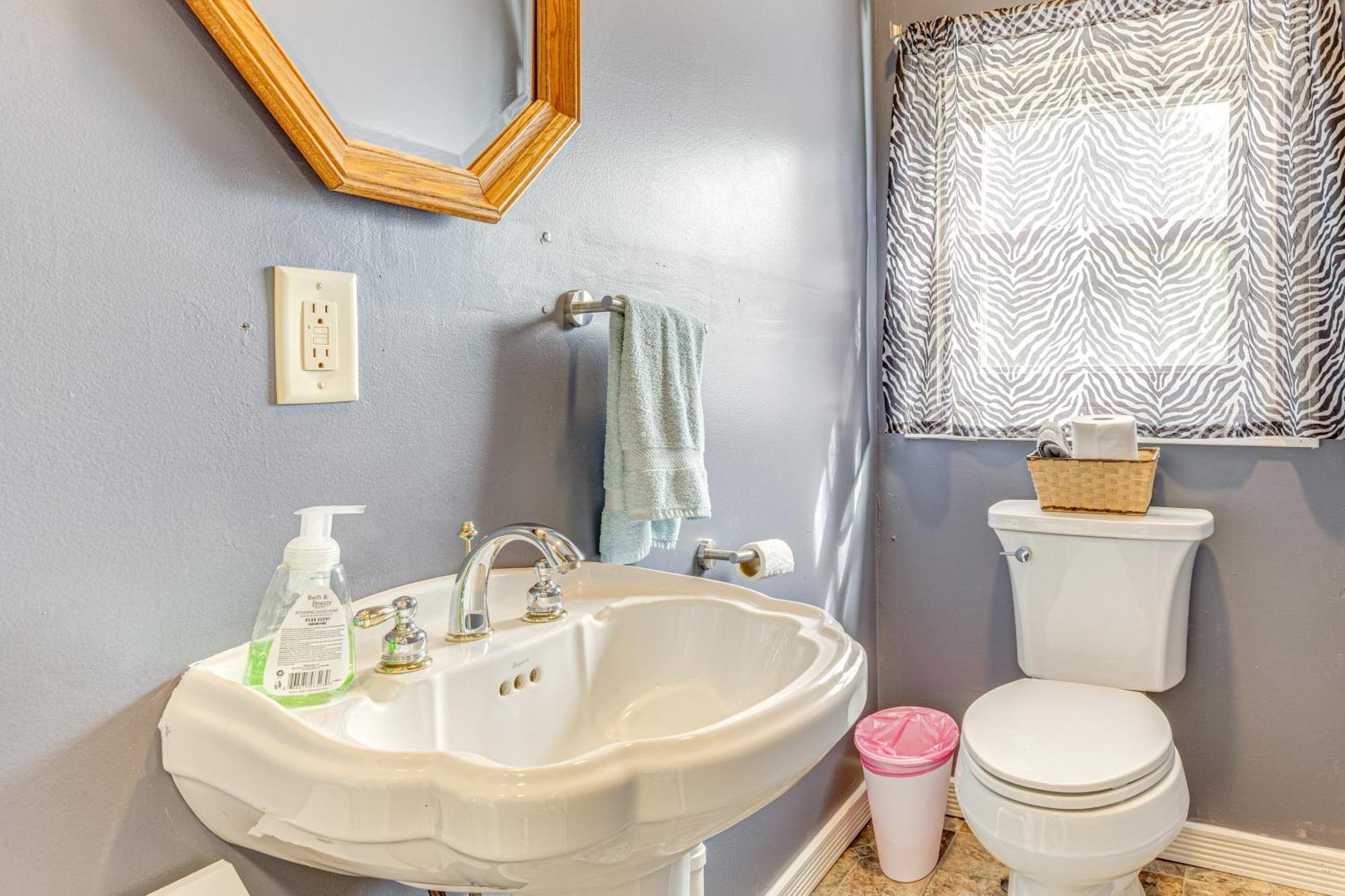 The Junction Victorian Home In Quaint Fortville! Extérieur photo
